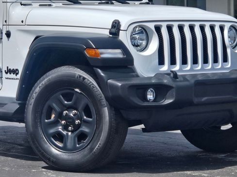 Used 2022 Jeep Wrangler Sport AWD/4WD image 3