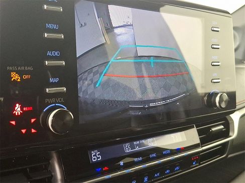 Used 2021 Toyota Sienna XSE w/ XSE Plus Package image 4