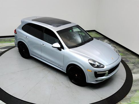 Used 2016 Porsche Cayenne GTS AWD/4WD image 33