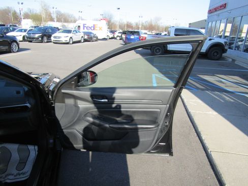 Used 2024 Nissan Altima 2.5 SV image 14