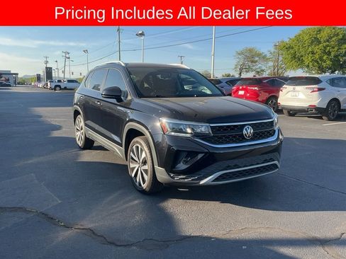 Used 2022 Volkswagen Taos SE FWD image 6