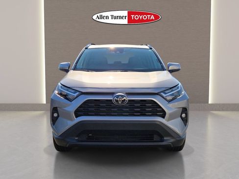 Used 2023 Toyota RAV4 XLE Premium FWD image 4
