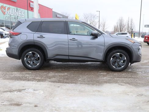 Used 2024 Nissan Rogue SV image 11