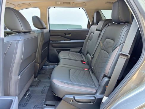 Used 2025 Nissan Pathfinder Platinum w/ Cargo Package AWD/4WD image 39