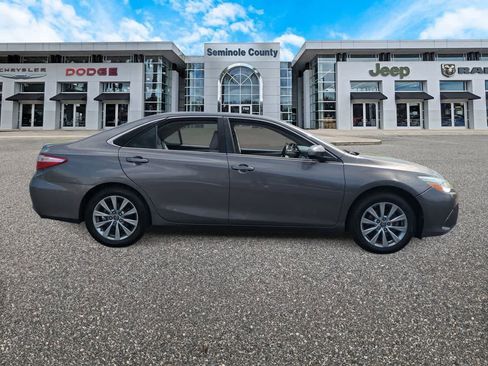 Used 2017 Toyota Camry XLE image 9