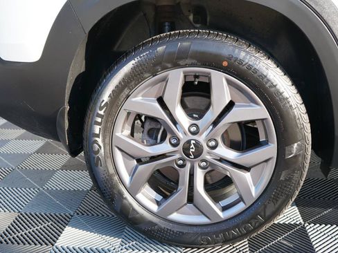 Used 2024 Kia Seltos LX AWD/4WD image 47