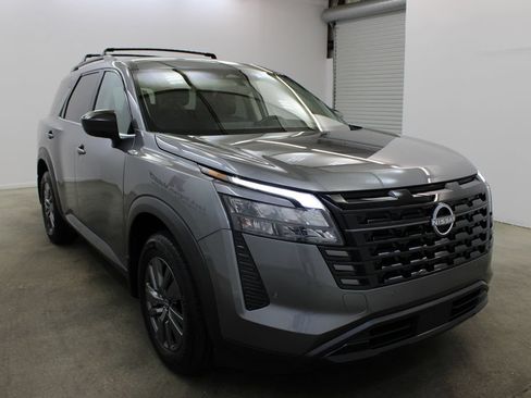 Used 2026 Nissan Pathfinder SV FWD image 6