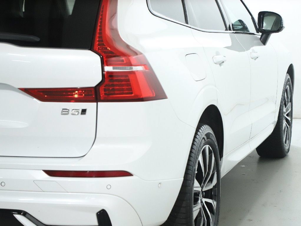 Used 2024 Volvo XC60 B5 Plus AWD/4WD image 47