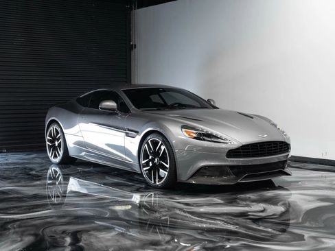 Used 2017 Aston Martin Vanquish Coupe image 6