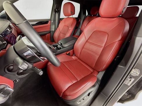 Used 2023 Porsche Cayenne S image 5