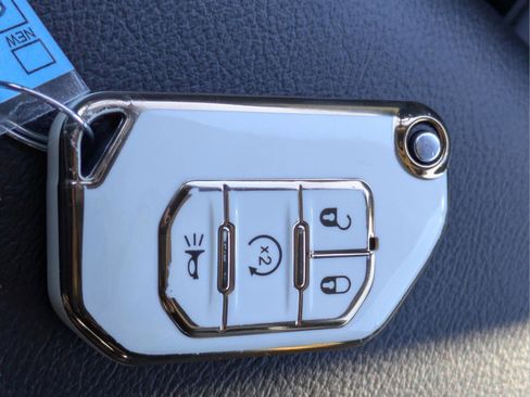 Used 2023 Jeep Wrangler Sahara w/ Cold Weather Group image 13