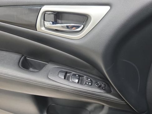Used 2019 Nissan Pathfinder S AWD/4WD image 27