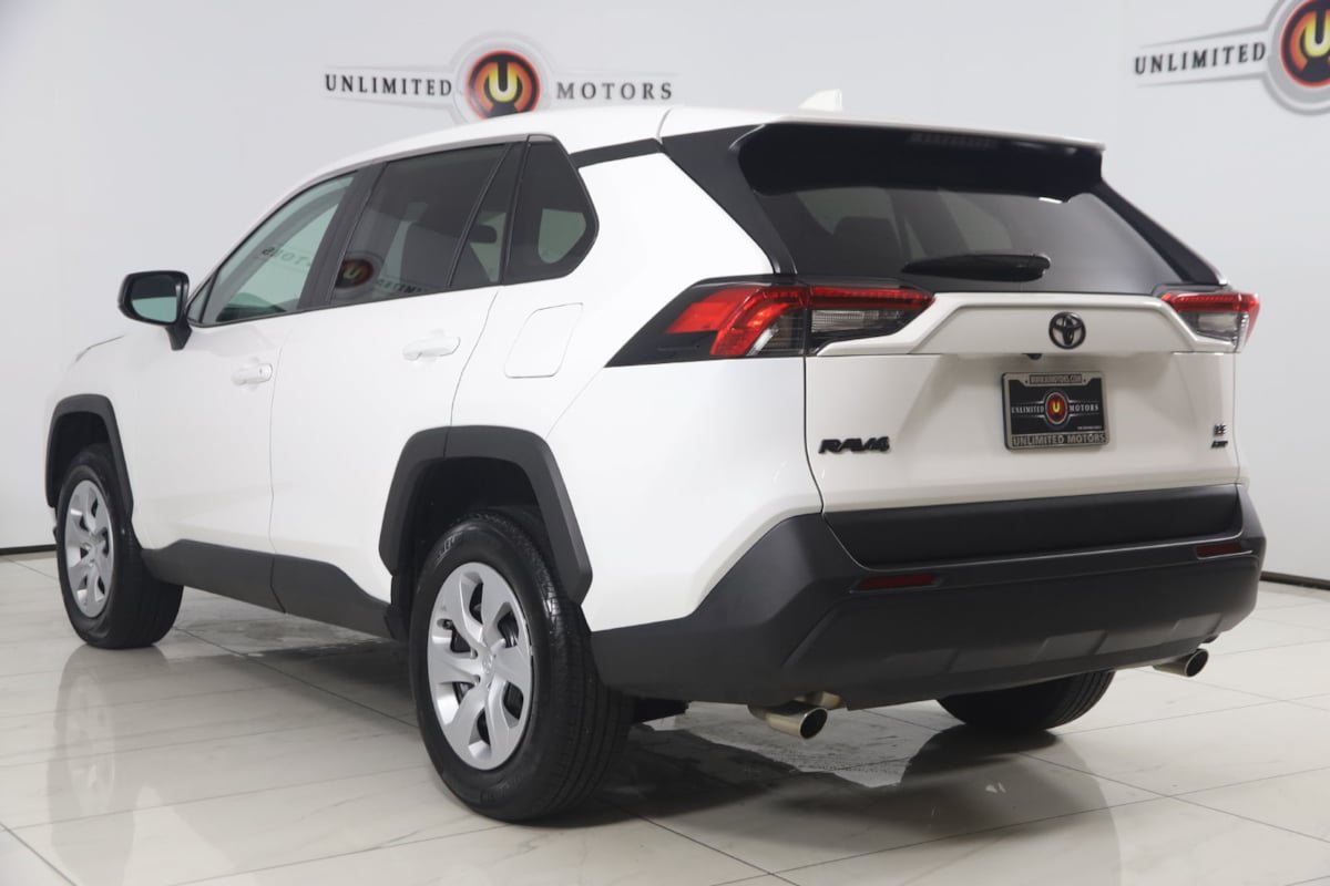 Used 2025 Toyota RAV4 LE AWD/4WD image 4