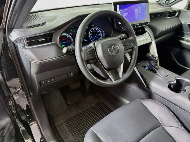 Used 2024 Toyota Venza XLE AWD/4WD image 13