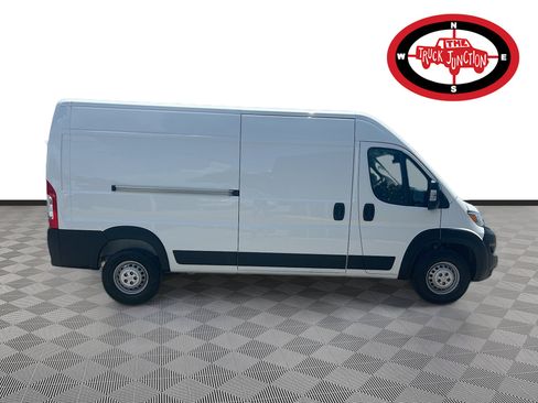 Used 2024 RAM ProMaster 2500 w/ Safety Group FWD image 8