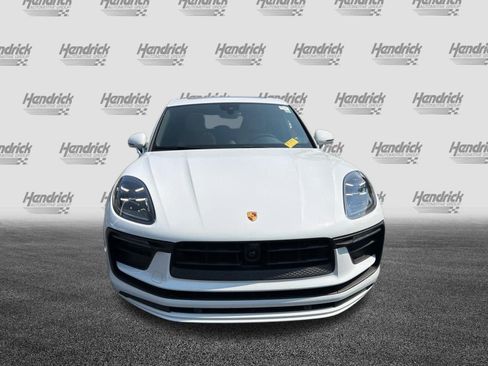 Used 2023 Porsche Macan AWD/4WD image 3