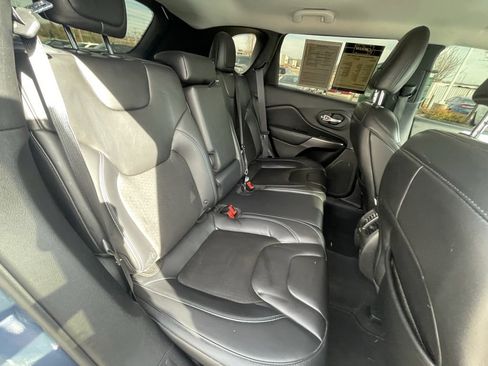 Used 2019 Jeep Cherokee Latitude Plus w/ Comfort/Convenience Group image 25