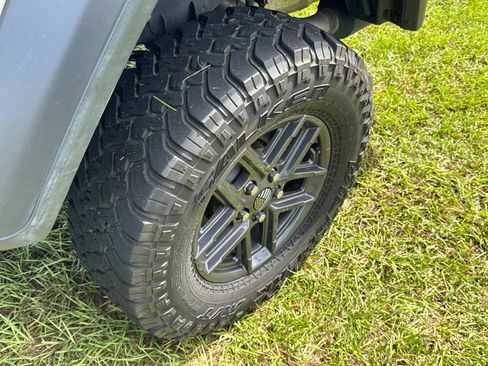 Used 2020 Jeep Gladiator Sport w/ Quick Order Package 24S image 14