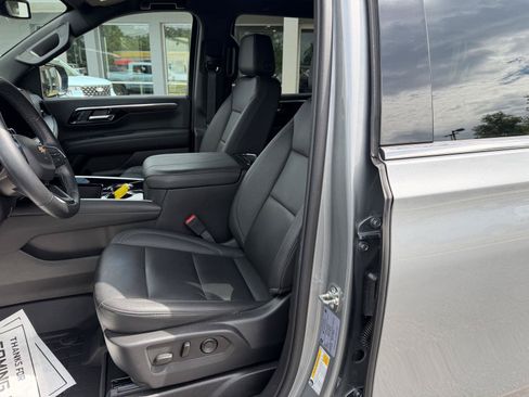 Used 2025 Chevrolet Suburban LT w/ Comfort Package AWD/4WD image 10