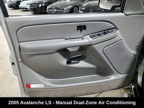 Used 2005 Chevrolet Avalanche LS w/ Onstar Plus Package image 8