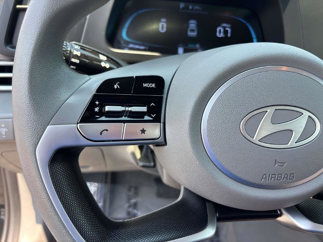 Certified 2024 Hyundai Elantra SE FWD image 17
