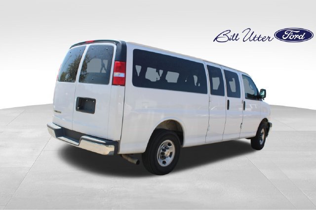 Used 2025 Chevrolet Express 3500 LT w/ LT Preferred Equipment Group RWD image 5