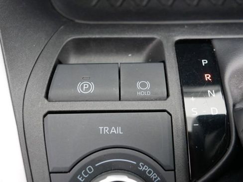 Used 2025 Toyota RAV4 XLE image 33