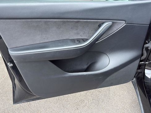 Used 2022 Tesla Model Y Long Range image 6