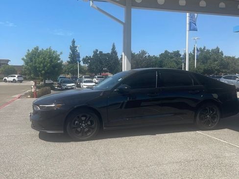 Used 2025 Honda Accord SE image 1