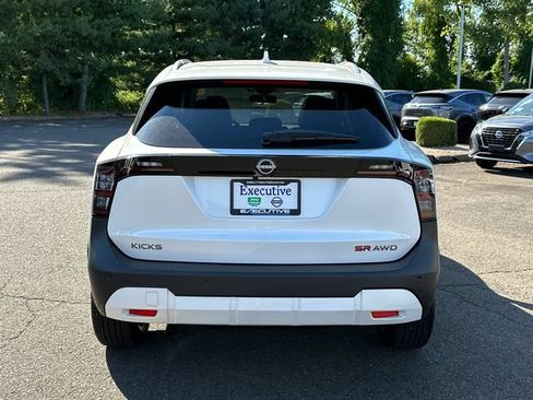 Used 2025 Nissan Kicks SR w/ SR Premium Package AWD/4WD image 3