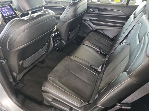 Used 2024 Jeep Grand Cherokee L Altitude image 16