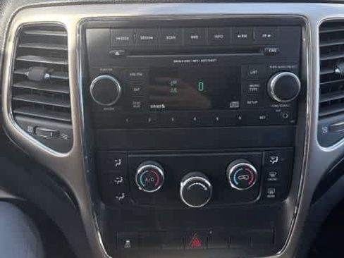 Used 2012 Jeep Grand Cherokee Laredo w/ Laredo E Group image 19