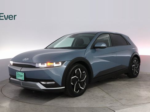 Used 2024 Hyundai Ioniq 5 SEL image 2