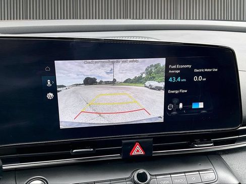Certified 2025 Hyundai Elantra SEL FWD image 22