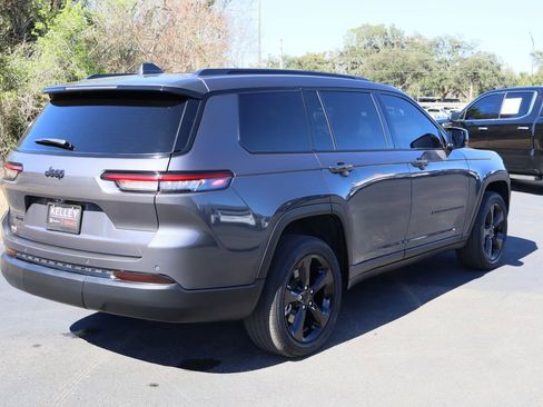 Used 2022 Jeep Grand Cherokee L Laredo image 8