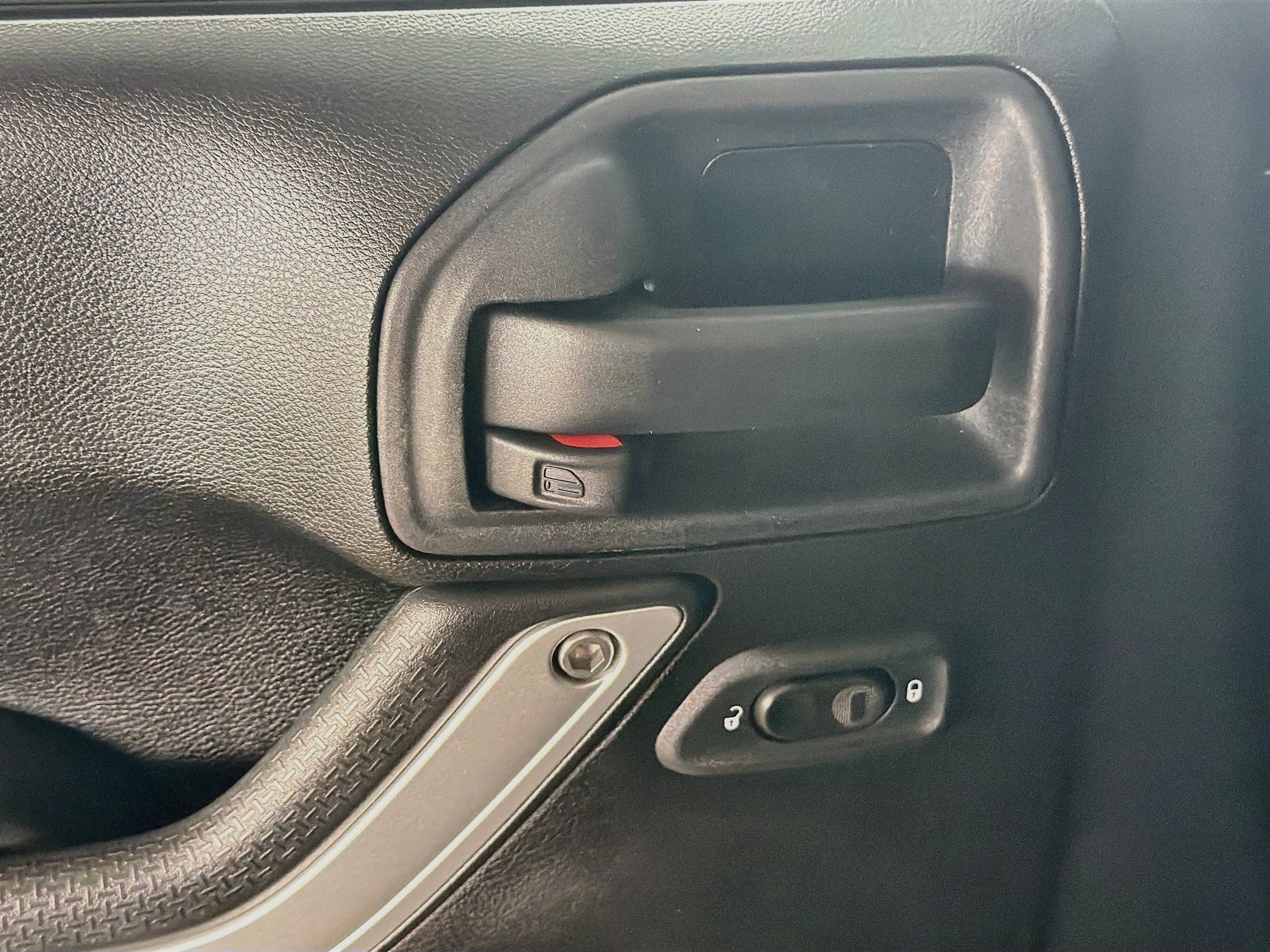 Used 2013 Jeep Wrangler Unlimited Sahara w/ Connectivity Group AWD/4WD image 15