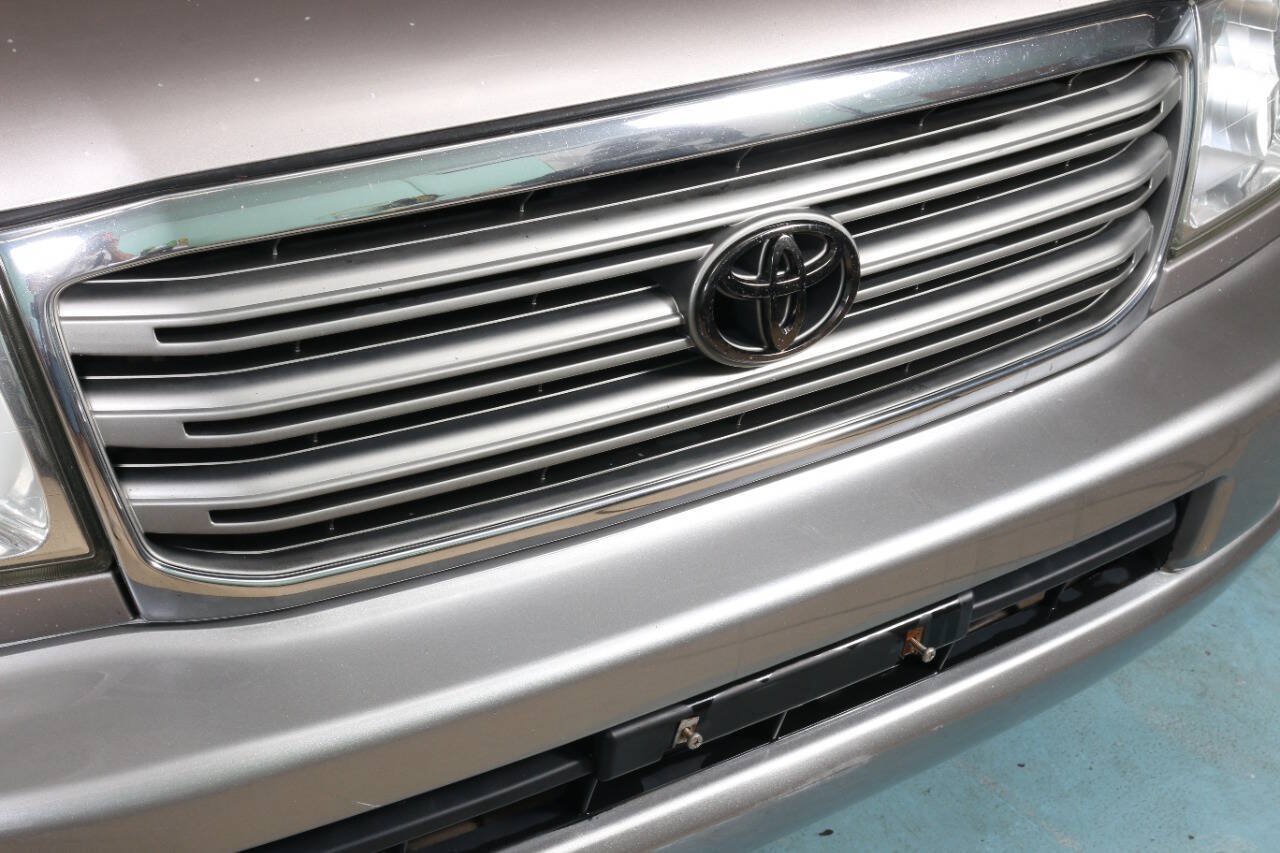 Used 2004 Toyota Land Cruiser AWD/4WD image 13