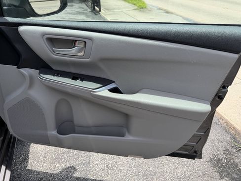 Used 2016 Toyota Camry LE FWD image 15
