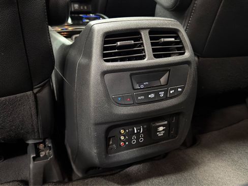 Used 2016 Honda Pilot Touring image 25