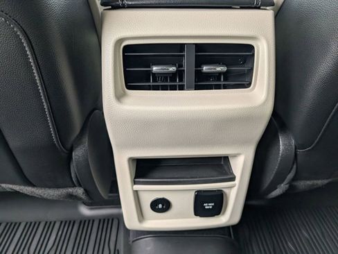 Used 2023 Ford Edge Titanium image 34