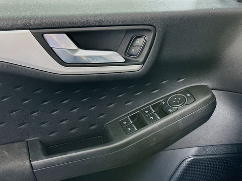 Used 2020 Ford Escape SE image 15