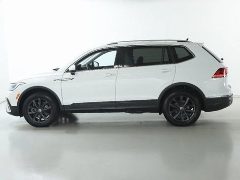 Certified 2024 Volkswagen Tiguan SE AWD/4WD image 41