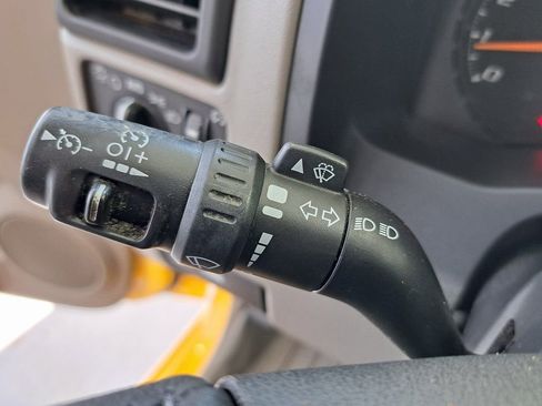 Used 2005 Chevrolet Colorado 2WD Regular Cab w/ Value Leader Package image 11