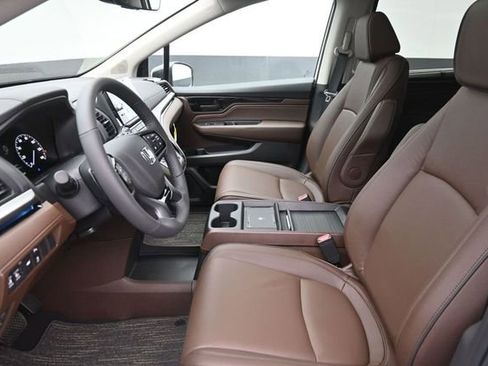 New 2026 Honda Odyssey Touring image 17