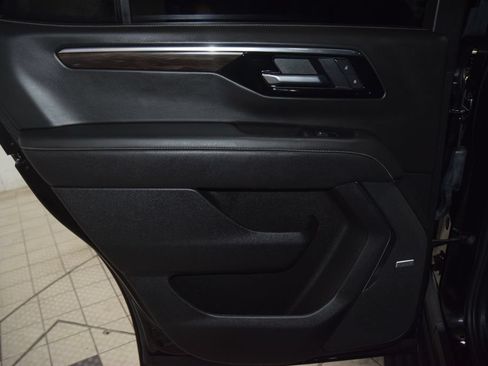 Used 2025 Chevrolet Tahoe Premier AWD/4WD image 46