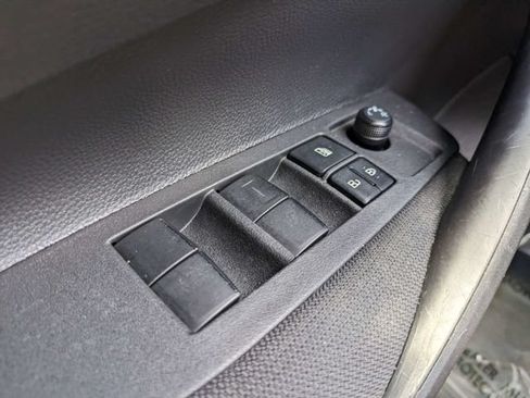 Used 2025 Toyota Corolla LE FWD image 19