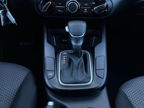 Used 2025 Kia Soul LX w/ LX Technology Package image 21