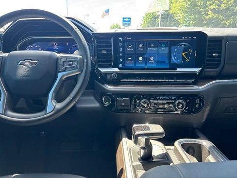 Used 2024 Chevrolet Silverado 1500 LT Trail Boss w/ Convenience Package II AWD/4WD image 17