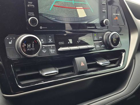 Certified 2022 Toyota Highlander XLE image 27