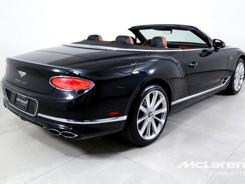 Used 2021 Bentley Continental GT image 9